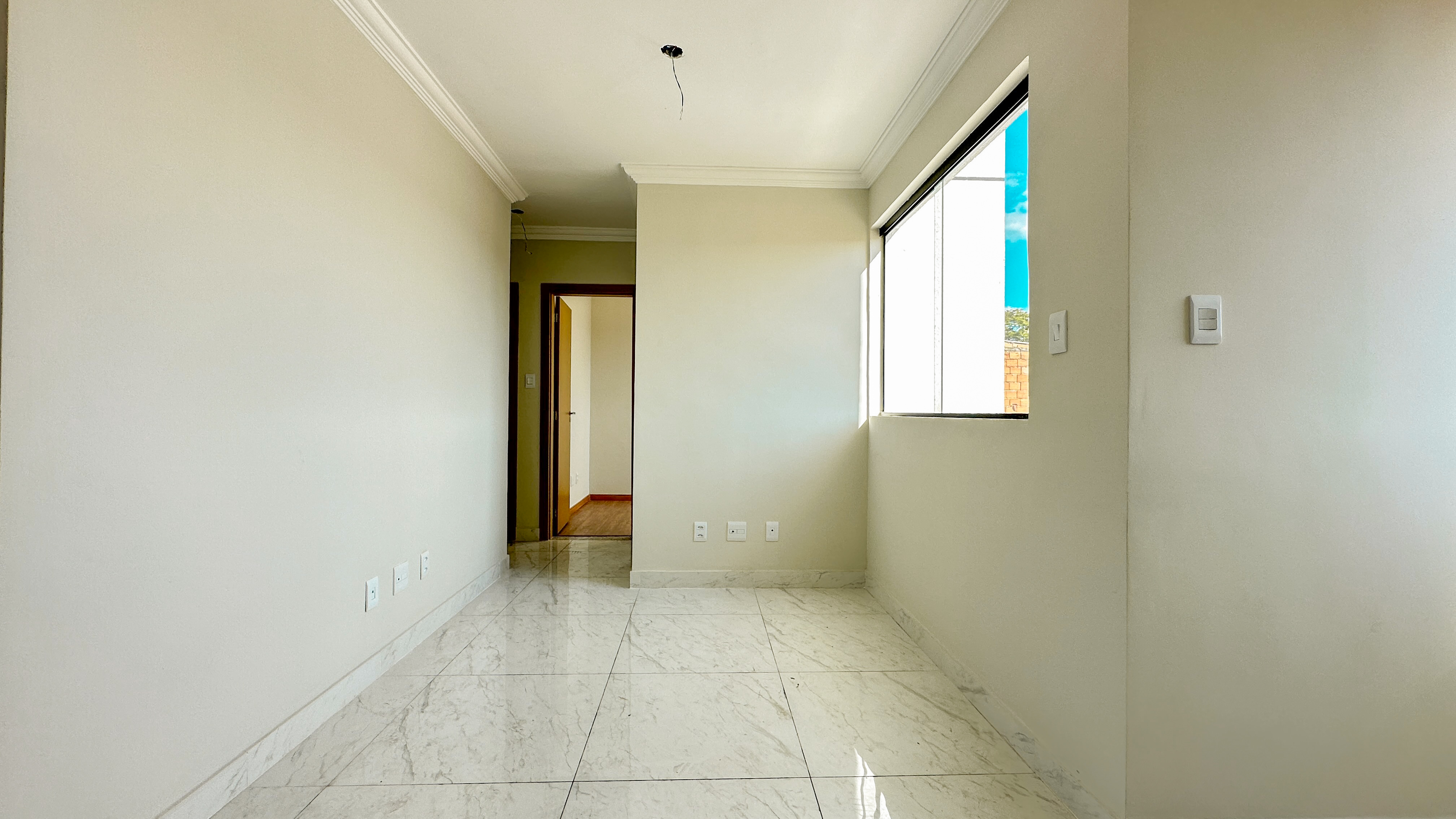 Sala com piso porcelanato